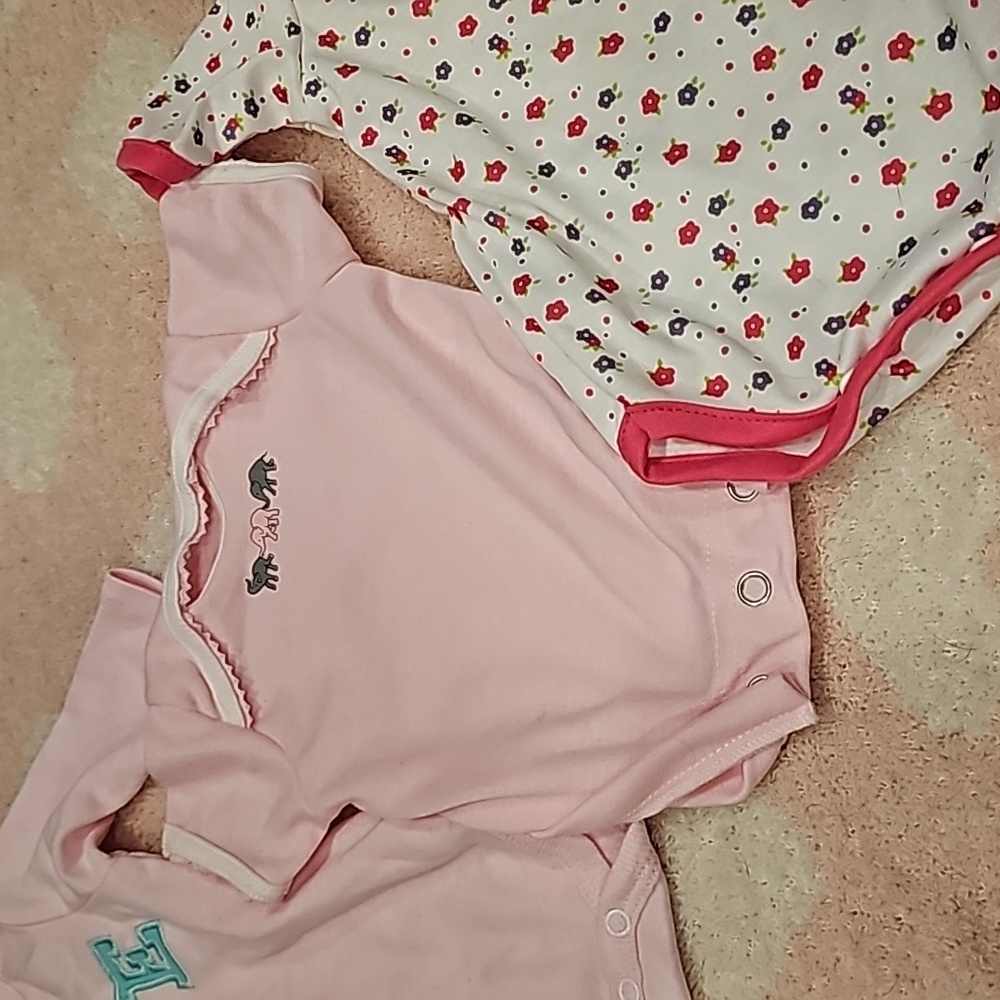 F girls pink preemie onesies snap unbranded never worn Pristine Condition - Picture 4 of 8